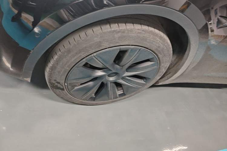 Used Tesla Model Y 2023 Rear-Wheel-Drive Version Left Front Wheel Hub