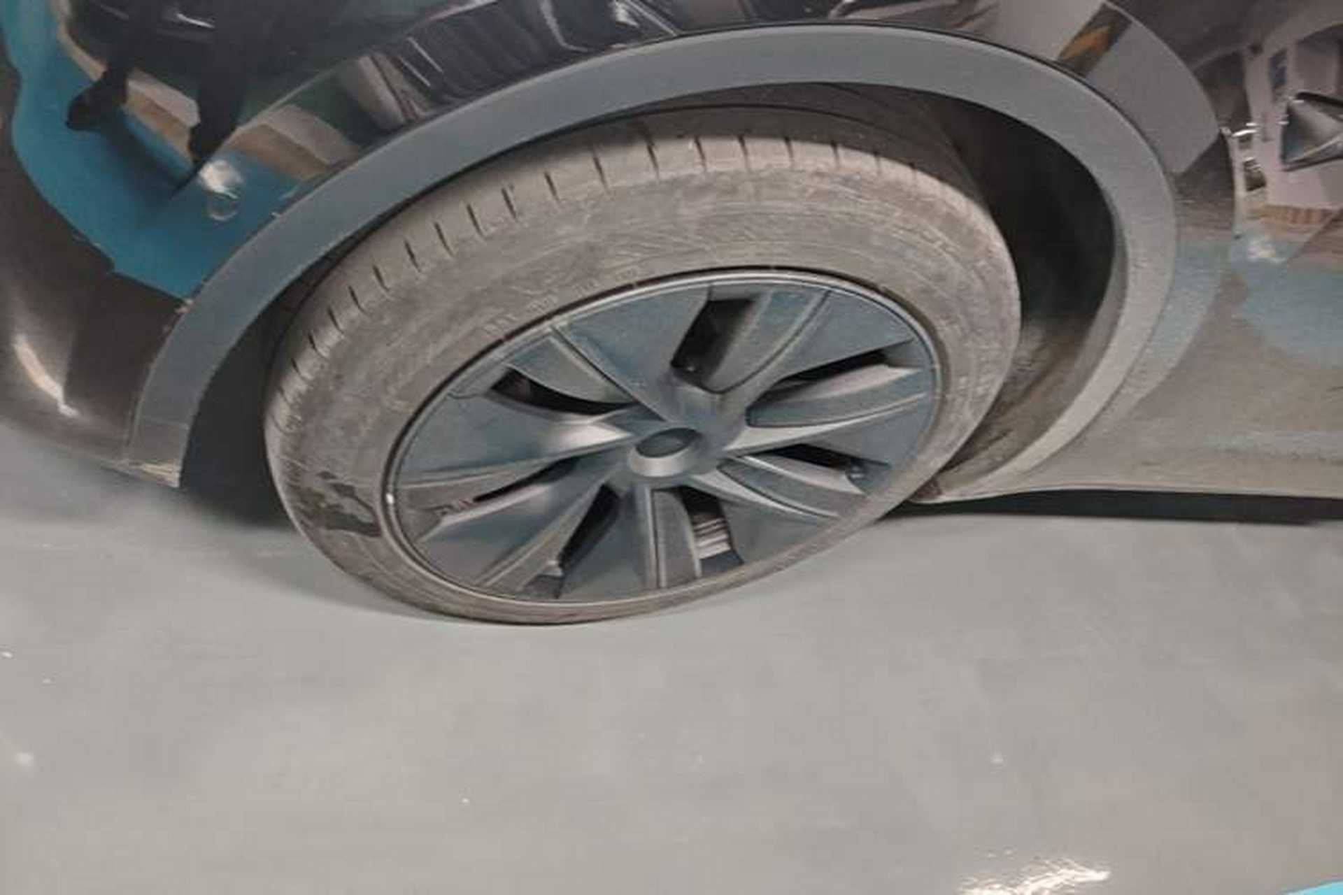 Used Tesla Model Y 2023 Rear-Wheel-Drive Version Left Front Wheel Hub