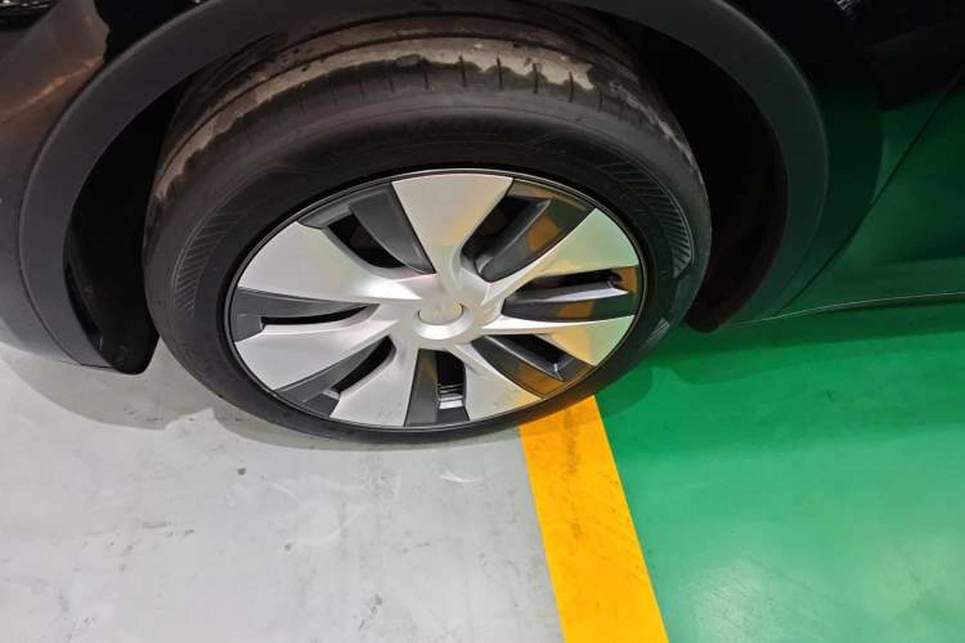 Used Tesla Model Y 2023 Rear-Wheel-Drive Version Left Front Wheel Hub