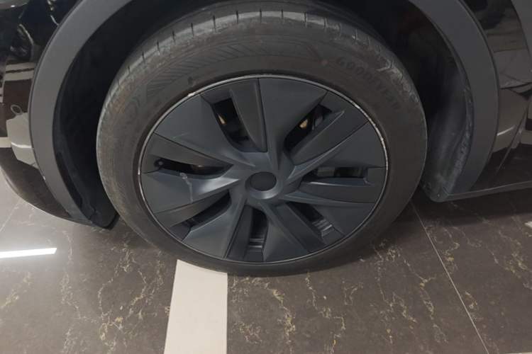Used Tesla Model Y 2023 Rear-Wheel-Drive Version Left Front Wheel Hub