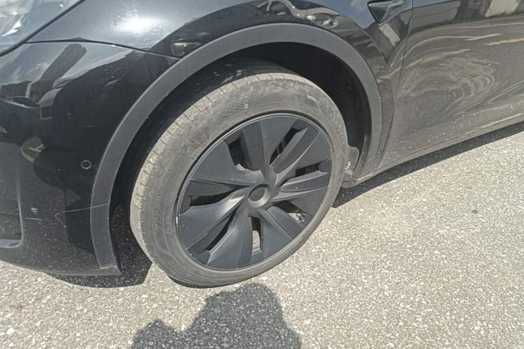 Used Tesla Model Y 2023 Rear-Wheel-Drive Version Left Front Wheel Hub