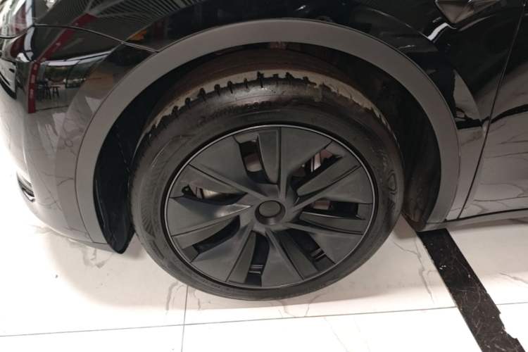 Used Tesla Model Y 2023 Rear-Wheel-Drive Version Left Front Wheel Hub