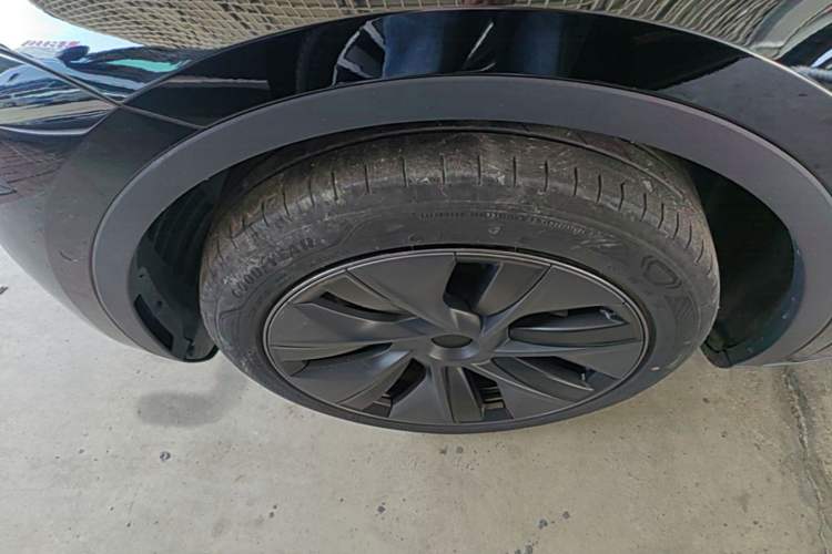 Used Tesla Model Y 2023 Rear-Wheel-Drive Version Left Front Wheel Hub