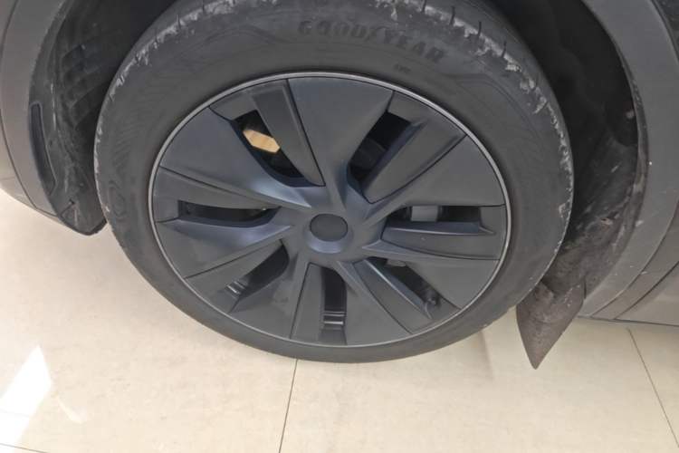 Used Tesla Model Y 2023 Rear-Wheel-Drive Version Left Front Wheel Hub