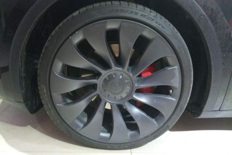 Used Tesla Model Y 2023 High-Performance All-Wheel-Drive Version Left Front Wheel Hub