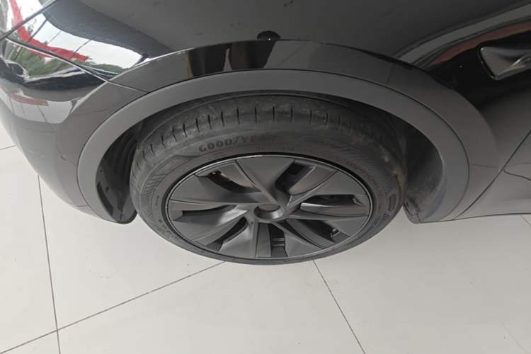 Used Tesla Model Y 2023 Rear-Wheel-Drive Version Left Front Wheel Hub