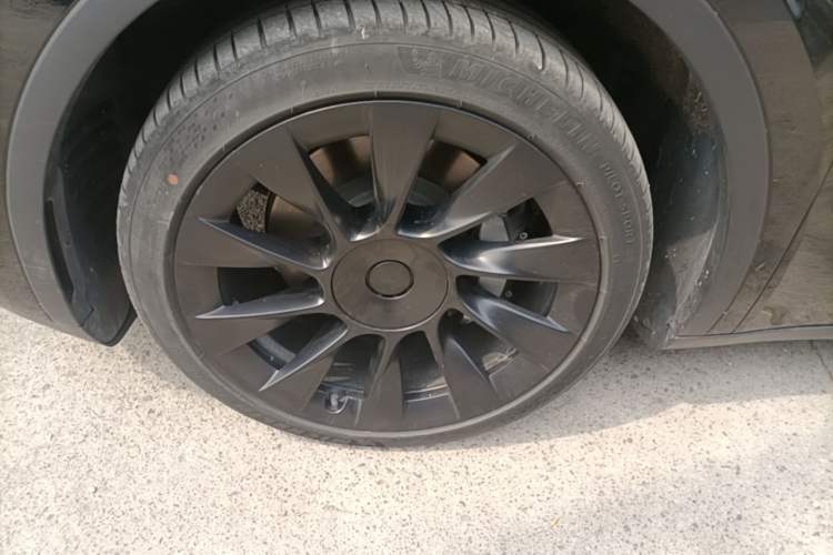 Used Tesla Model Y 2023 Rear-Wheel-Drive Version Left Front Wheel Hub