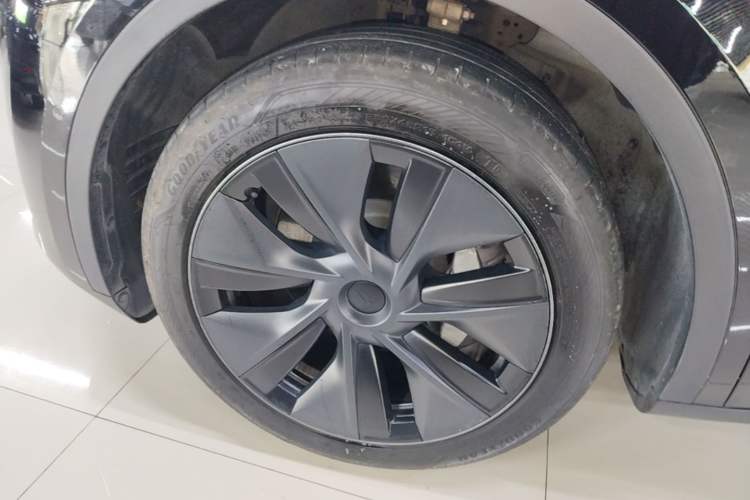 Used Tesla Model Y 2023 Rear-Wheel-Drive Version Left Front Wheel Hub