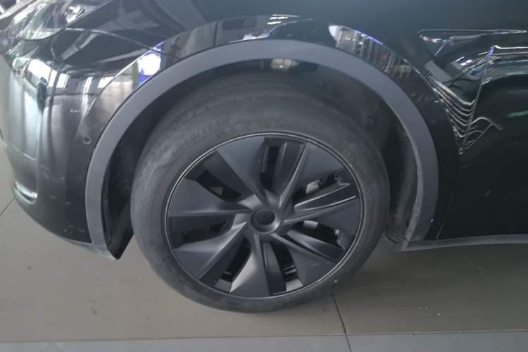 Used Tesla Model Y 2023 Rear-Wheel-Drive Version Left Front Wheel Hub