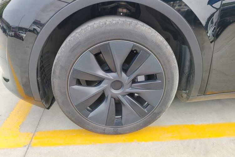 Used Tesla Model Y 2023 Rear-Wheel-Drive Version Left Front Wheel Hub