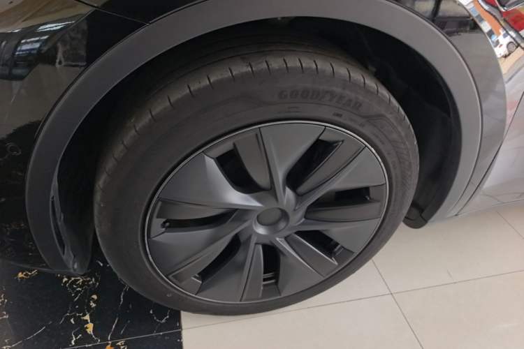 Used Tesla Model Y 2023 Rear-Wheel-Drive Version Left Front Wheel Hub