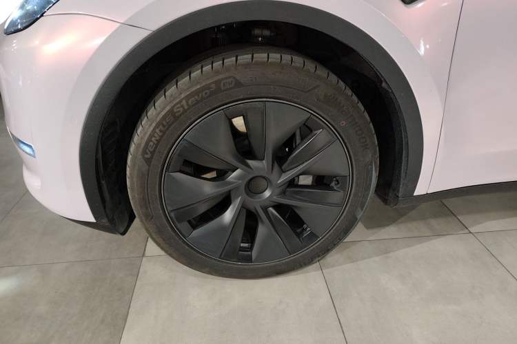 Used Tesla Model Y 2023 Long-Range All-Wheel-Drive Version Left Front Wheel Hub