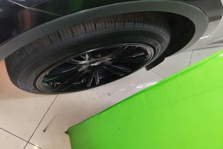Used Tesla Model Y 2023 Rear-Wheel-Drive Version Left Front Wheel Hub