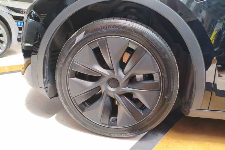 Used Tesla Model Y 2023 Rear-Wheel-Drive Version Left Front Wheel Hub