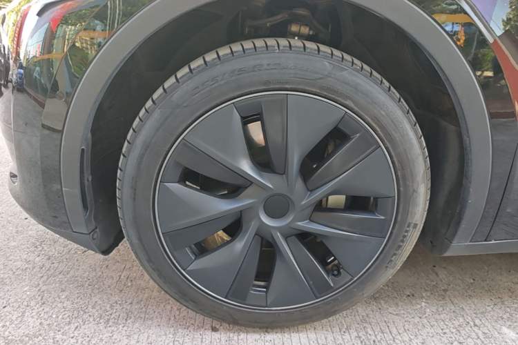 Used Tesla Model Y 2023 Rear-Wheel-Drive Version Left Front Wheel Hub