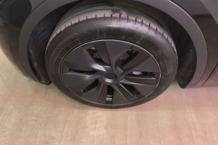 Used Tesla Model Y 2023 Rear-Wheel-Drive Version Left Front Wheel Hub