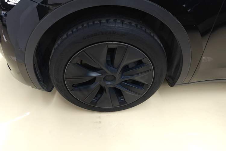 Used Tesla Model Y 2023 Rear-Wheel-Drive Version Left Front Wheel Hub