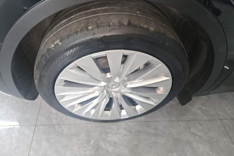 Used Tesla Model Y 2023 Rear-Wheel-Drive Version Left Front Wheel Hub