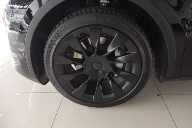 Used Tesla Model Y 2023 Long-Range All-Wheel-Drive Version Left Front Wheel Hub