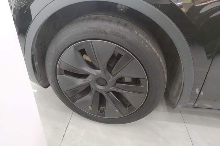 Used Tesla Model Y 2023 Rear-Wheel-Drive Version Left Front Wheel Hub