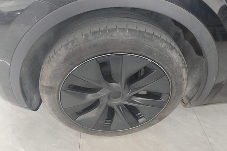 Used Tesla Model Y 2023 Rear-Wheel-Drive Version Left Front Wheel Hub