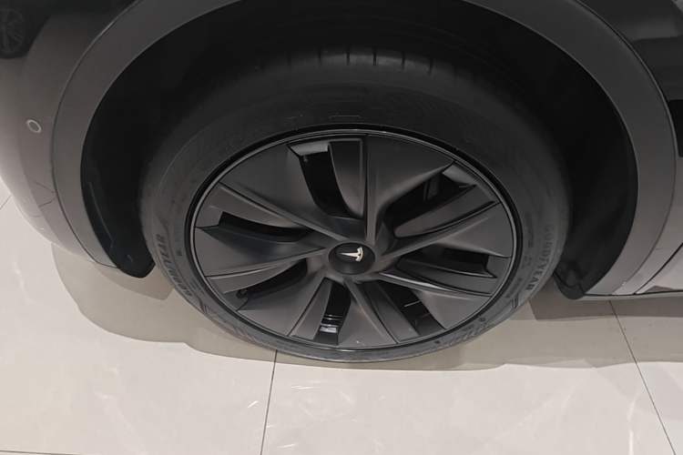 Used Tesla Model Y 2023 Rear-Wheel-Drive Version Left Front Wheel Hub