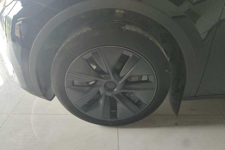 Used Tesla Model Y 2023 Rear-Wheel-Drive Version Left Front Wheel Hub