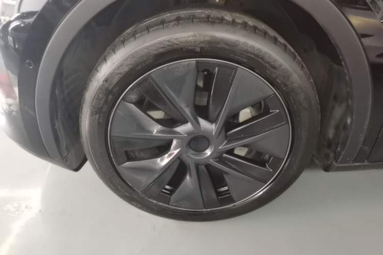 Used Tesla Model Y 2023 Rear-Wheel-Drive Version Left Front Wheel Hub