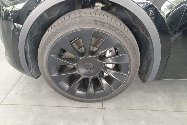 Used Tesla Model Y 2023 Rear-Wheel-Drive Version Left Front Wheel Hub