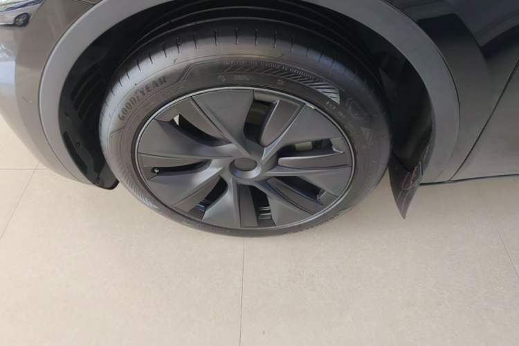 Used Tesla Model Y 2023 Rear-Wheel-Drive Version Left Front Wheel Hub