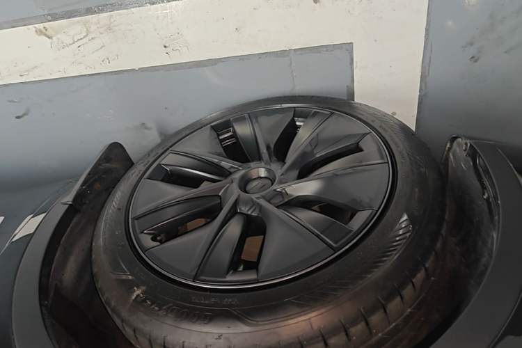 Used Tesla Model Y 2023 Rear-Wheel-Drive Version Left Front Wheel Hub