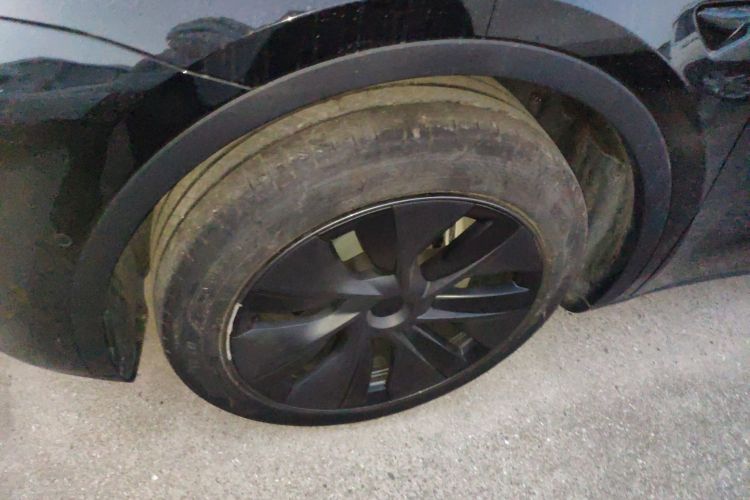 Used Tesla Model Y 2023 Rear-Wheel-Drive Version Left Front Wheel Hub