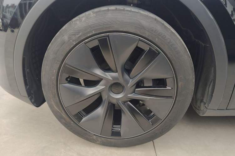 Used Tesla Model Y 2023 Rear-Wheel-Drive Version Left Front Wheel Hub