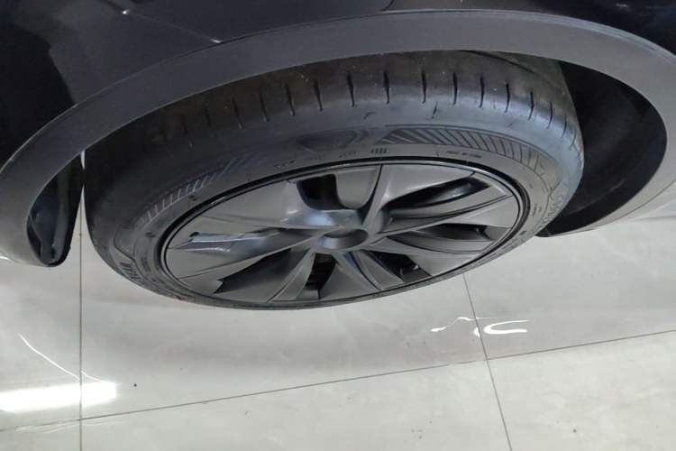 Used Tesla Model Y 2023 Rear-Wheel-Drive Version Left Front Wheel Hub