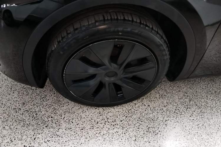 Used Tesla Model Y 2023 Rear-Wheel-Drive Version Left Front Wheel Hub