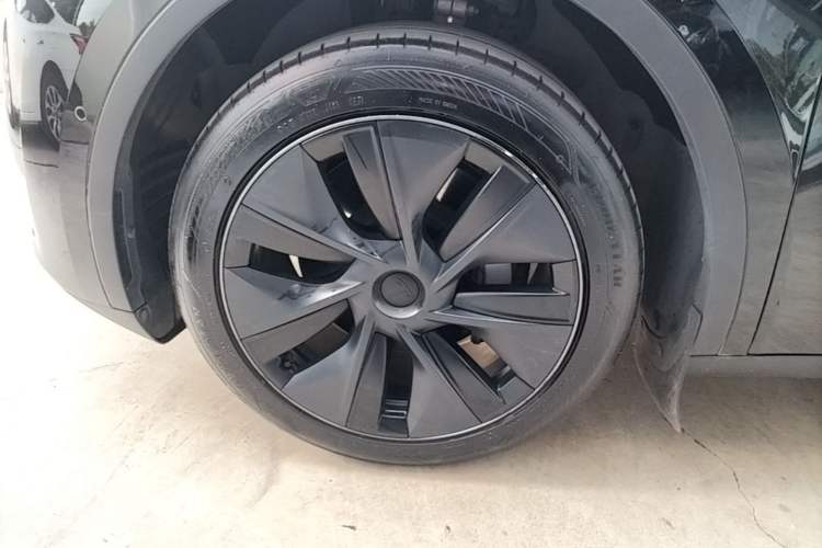 Used Tesla Model Y 2023 Rear-Wheel-Drive Version Left Front Wheel Hub