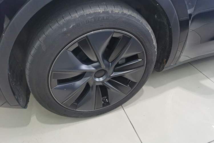Used Tesla Model Y 2023 Rear-Wheel-Drive Version Left Front Wheel Hub