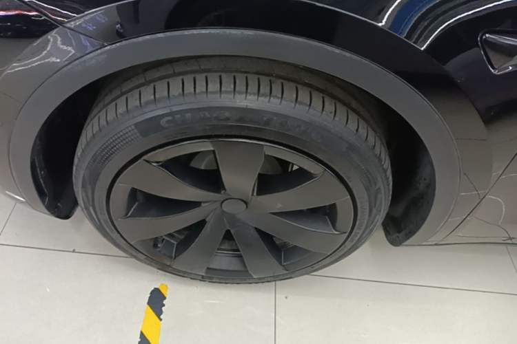Used Tesla Model Y 2023 Rear-Wheel-Drive Version Left Front Wheel Hub