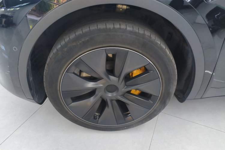 Used Tesla Model Y 2023 Rear-Wheel-Drive Version Left Front Wheel Hub