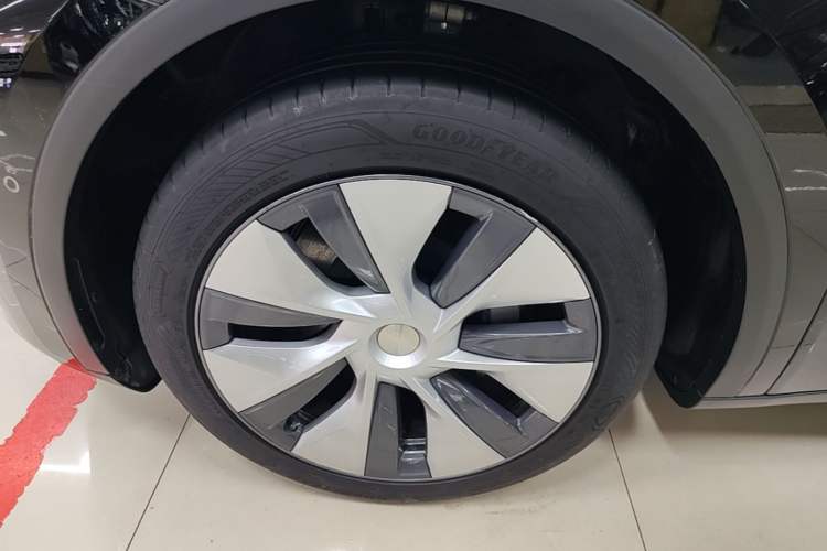 Used Tesla Model Y 2023 Rear-Wheel-Drive Version Left Front Wheel Hub