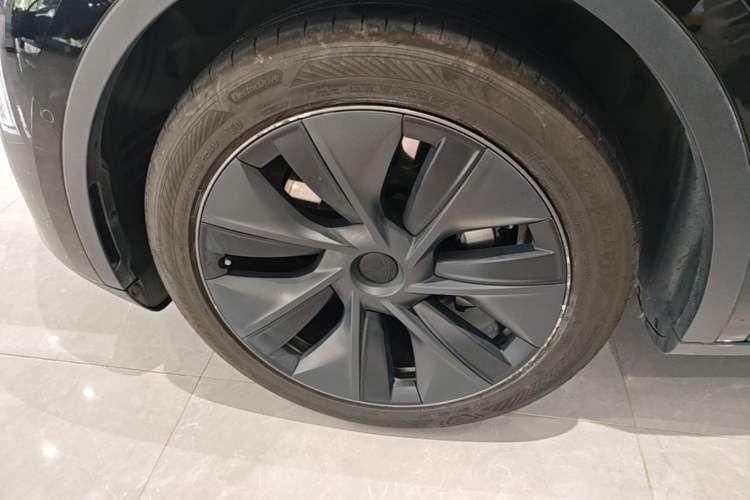 Used Tesla Model Y 2023 Rear-Wheel-Drive Version Left Front Wheel Hub