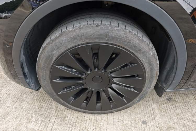 Used Tesla Model Y 2023 Rear-Wheel-Drive Version Left Front Wheel Hub