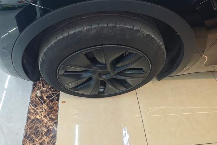 Used Tesla Model Y 2023 Rear-Wheel-Drive Version Left Front Wheel Hub