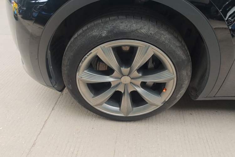Used Tesla Model Y 2023 Rear-Wheel-Drive Version Left Front Wheel Hub