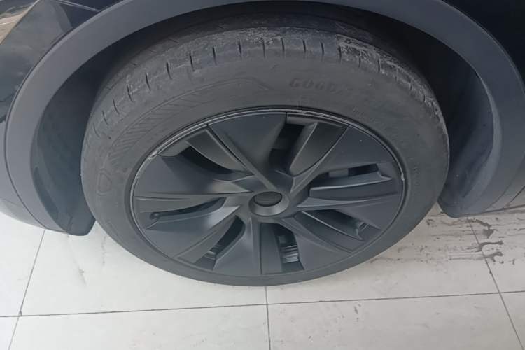 Used Tesla Model Y 2023 Rear-Wheel-Drive Version Left Front Wheel Hub