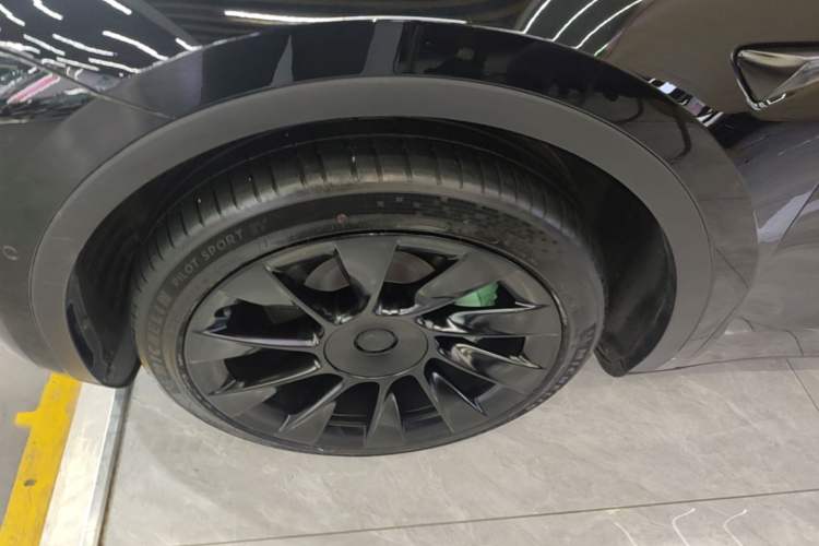 Used Tesla Model Y 2023 Rear-Wheel-Drive Version Left Front Wheel Hub