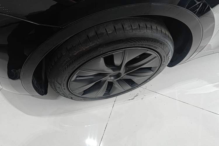 Used Tesla Model Y 2023 Rear-Wheel-Drive Version Left Front Wheel Hub