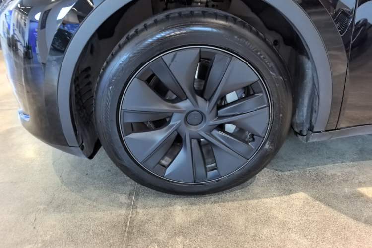 Used Tesla Model Y 2023 Rear-Wheel-Drive Version Left Front Wheel Hub