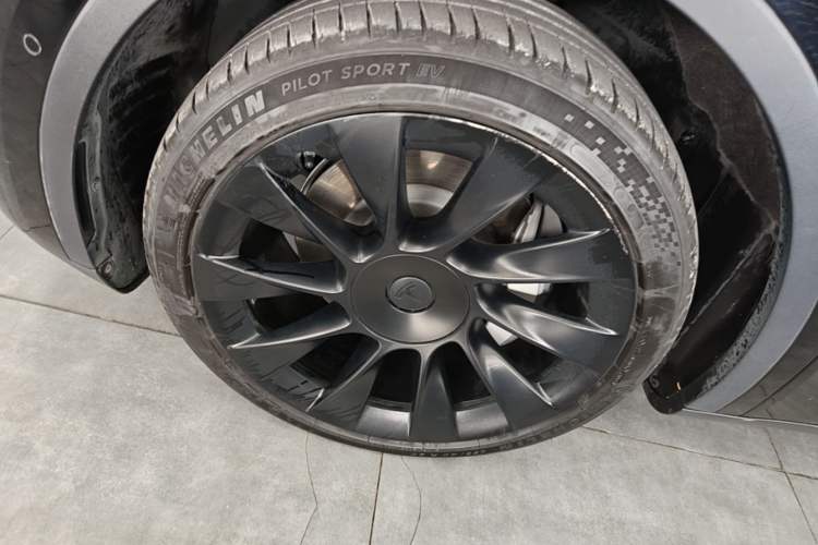 Used Tesla Model Y 2023 Rear-Wheel-Drive Version Left Front Wheel Hub