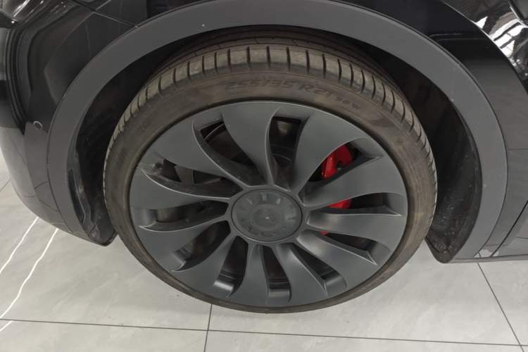 Used Tesla Model Y 2023 High-Performance All-Wheel-Drive Version Left Front Wheel Hub